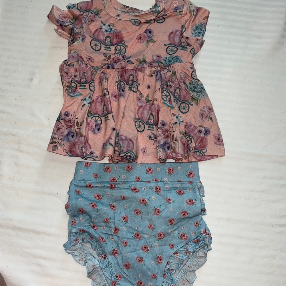 Posh Peanut PUMPKIN CARRIAGE - Short Sleeve Peblum Top & Bloomer set 6-12mo